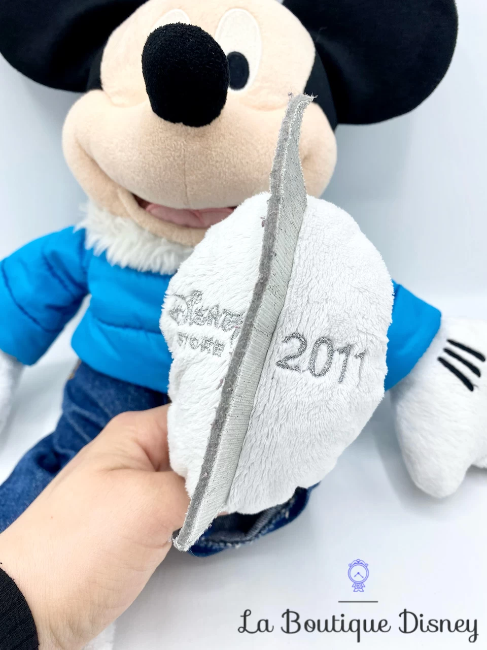 Peluche Mickey Mouse Noël Disney Store 2011 Patins Manteau Bleu 45 Cm – Image 4