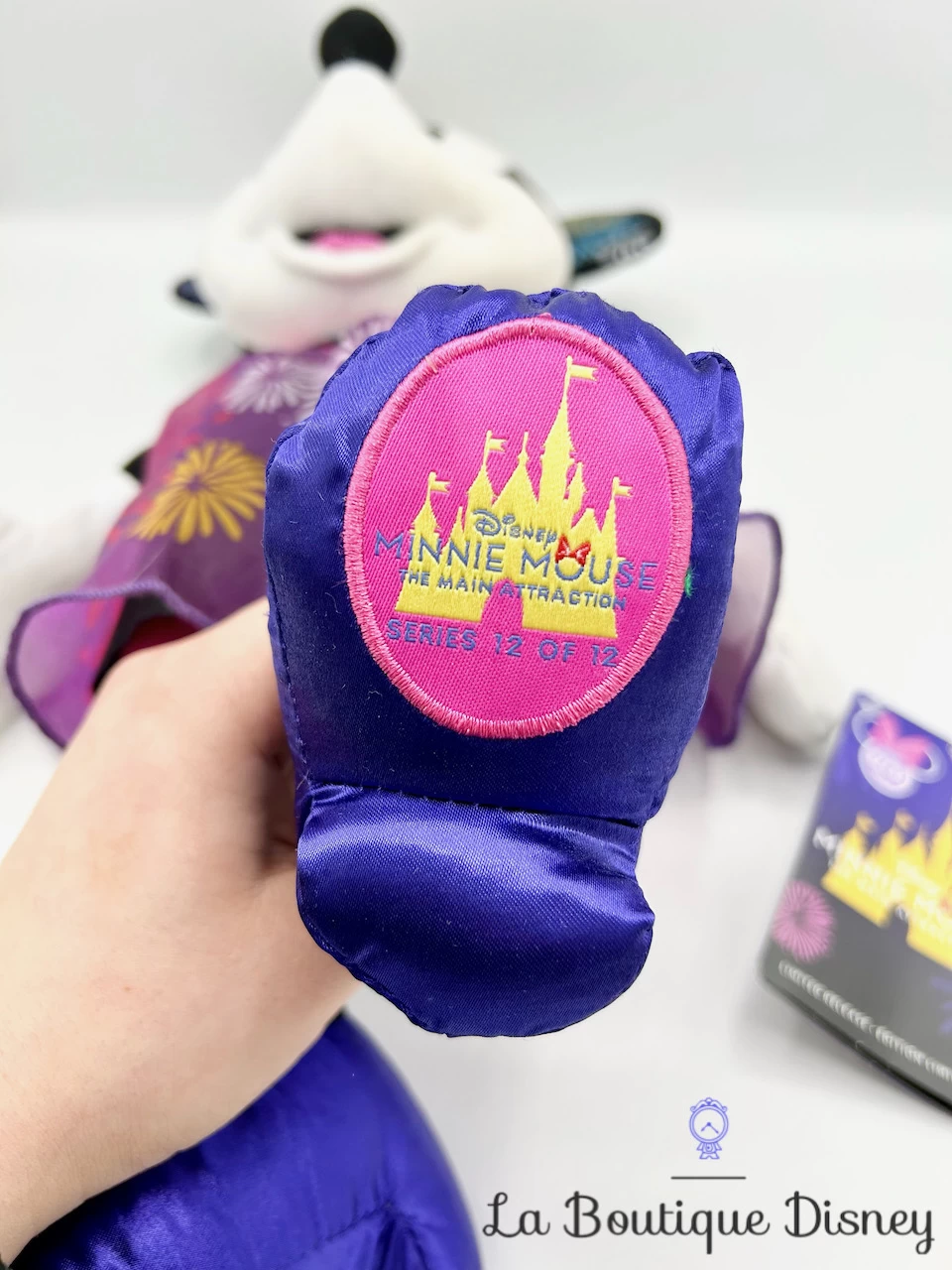 Peluche Minnie Mouse The Main Attraction 12 Sur 12 Castle Château Feu D'artifice Disney Store 2020 Édition Limitée 43 Cm – Image 4