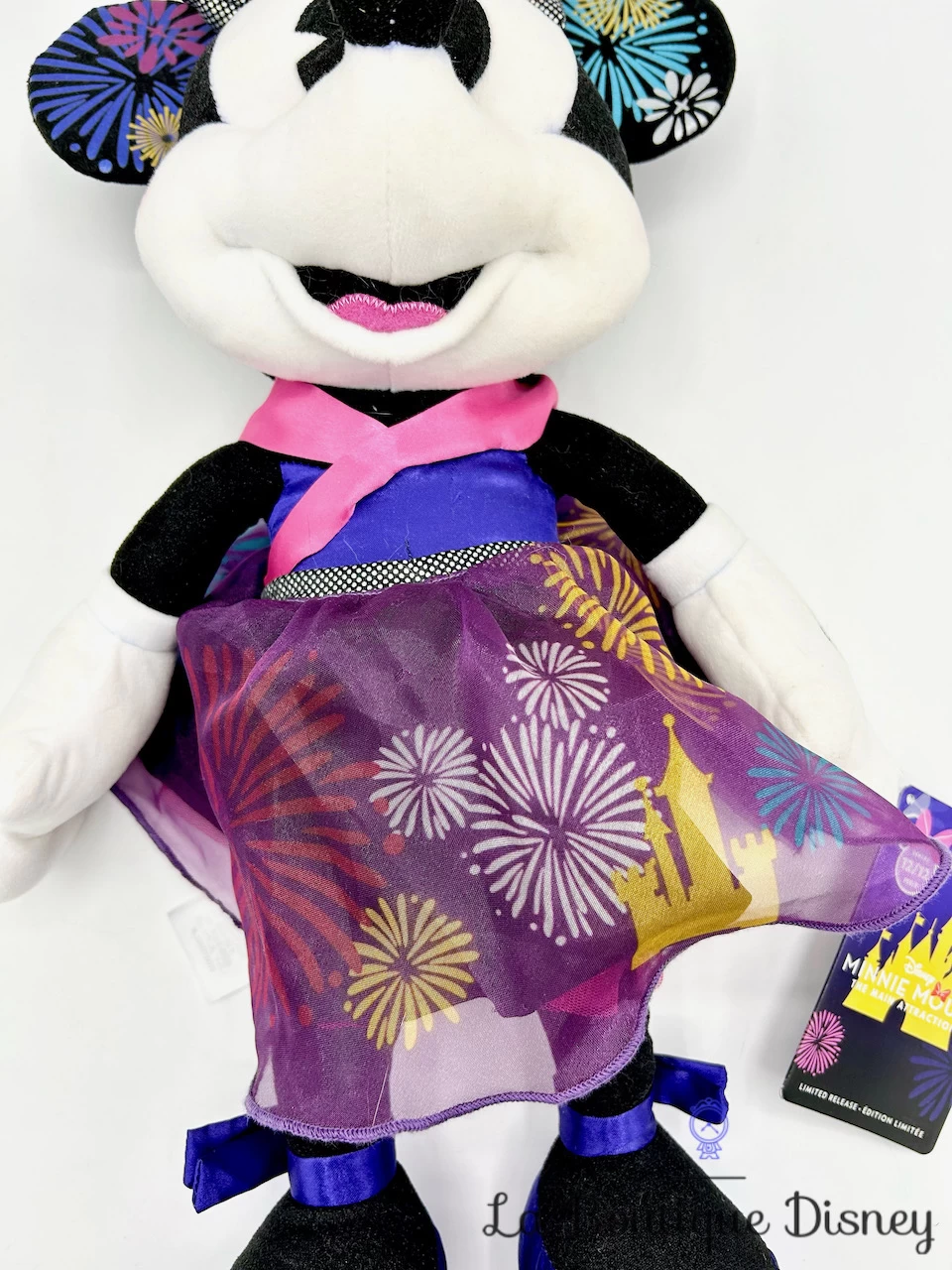 Peluche Minnie Mouse The Main Attraction 12 Sur 12 Castle Château Feu D'artifice Disney Store 2020 Édition Limitée 43 Cm – Image 3