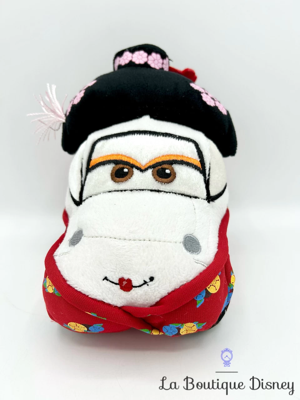 Peluche Okuni Cars 2 Disney Store Voiture Japon Geisha Rouge – Image 3