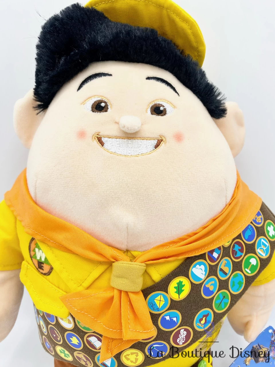 Peluche Russell Là Haut Disney Store ShopDisney Up Scout Explorateur 40 Cm – Image 2