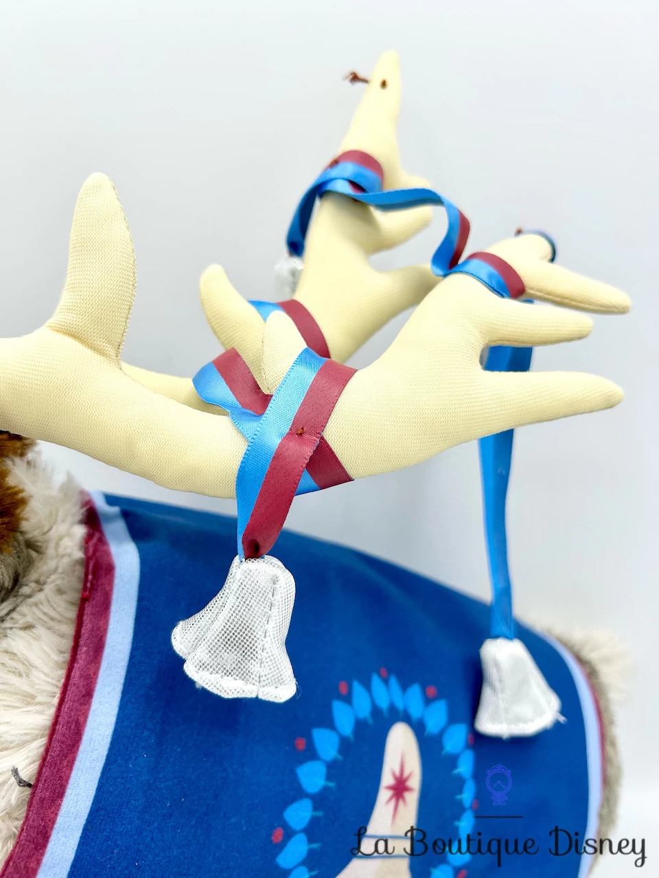 Peluche Sven Joyeuses FĂȘtes Avec Olaf Disney Store 2017 La Reine Des Neiges Renne Couverture Nordique 40 Cm â Image 4