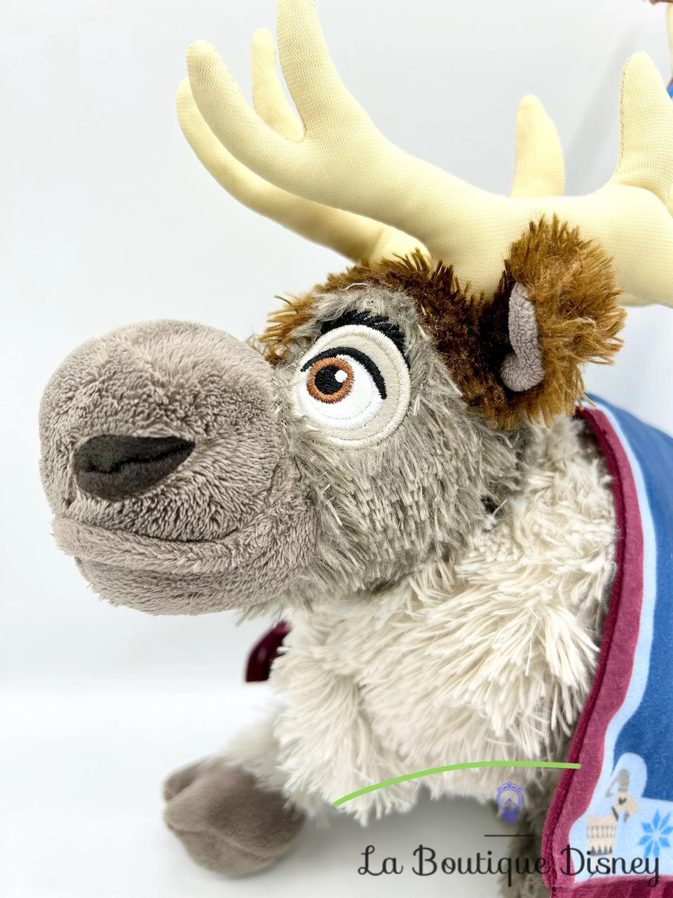 Peluche Sven Joyeuses FĂȘtes Avec Olaf Disney Store 2017 La Reine Des Neiges Renne Couverture Nordique 40 Cm â Image 2