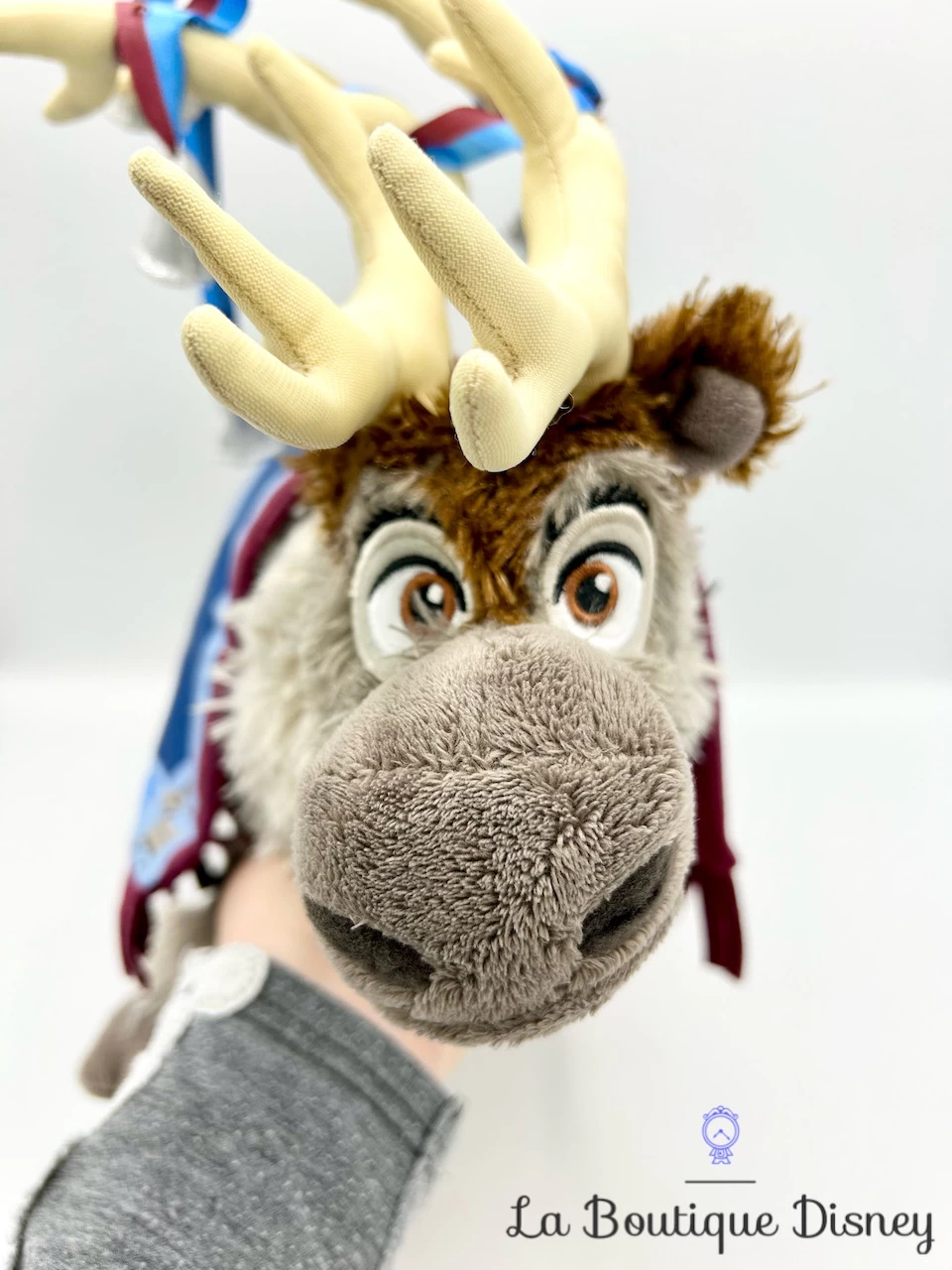 Peluche Sven Joyeuses FĂȘtes Avec Olaf Disney Store 2017 La Reine Des Neiges Renne Couverture Nordique 40 Cm â Image 5