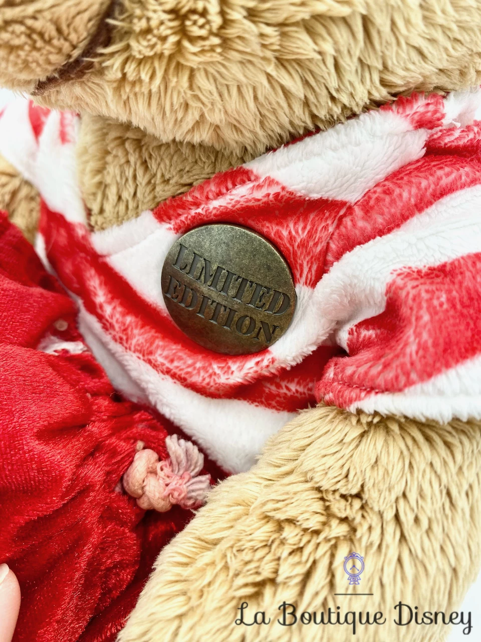 Peluche Winnie L'ourson Prisoner Of Love Disney Store Limited Edition Saint Valentin Stole Your Heart édition Limitée 30 Cm – Image 4